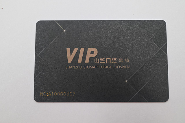 會(huì)員PVC卡制作比紙品印刷更復(fù)雜，工序更多